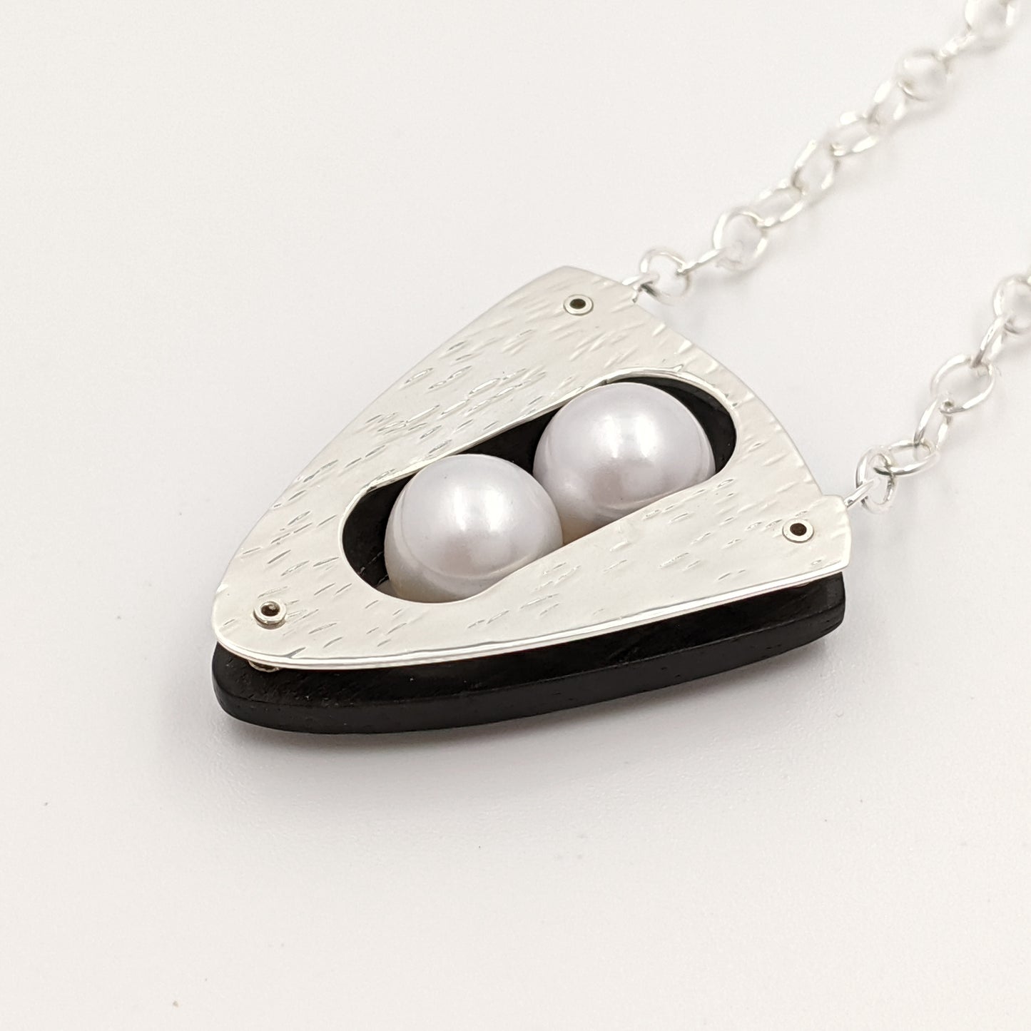 Ebony Embark Necklace - Pearls