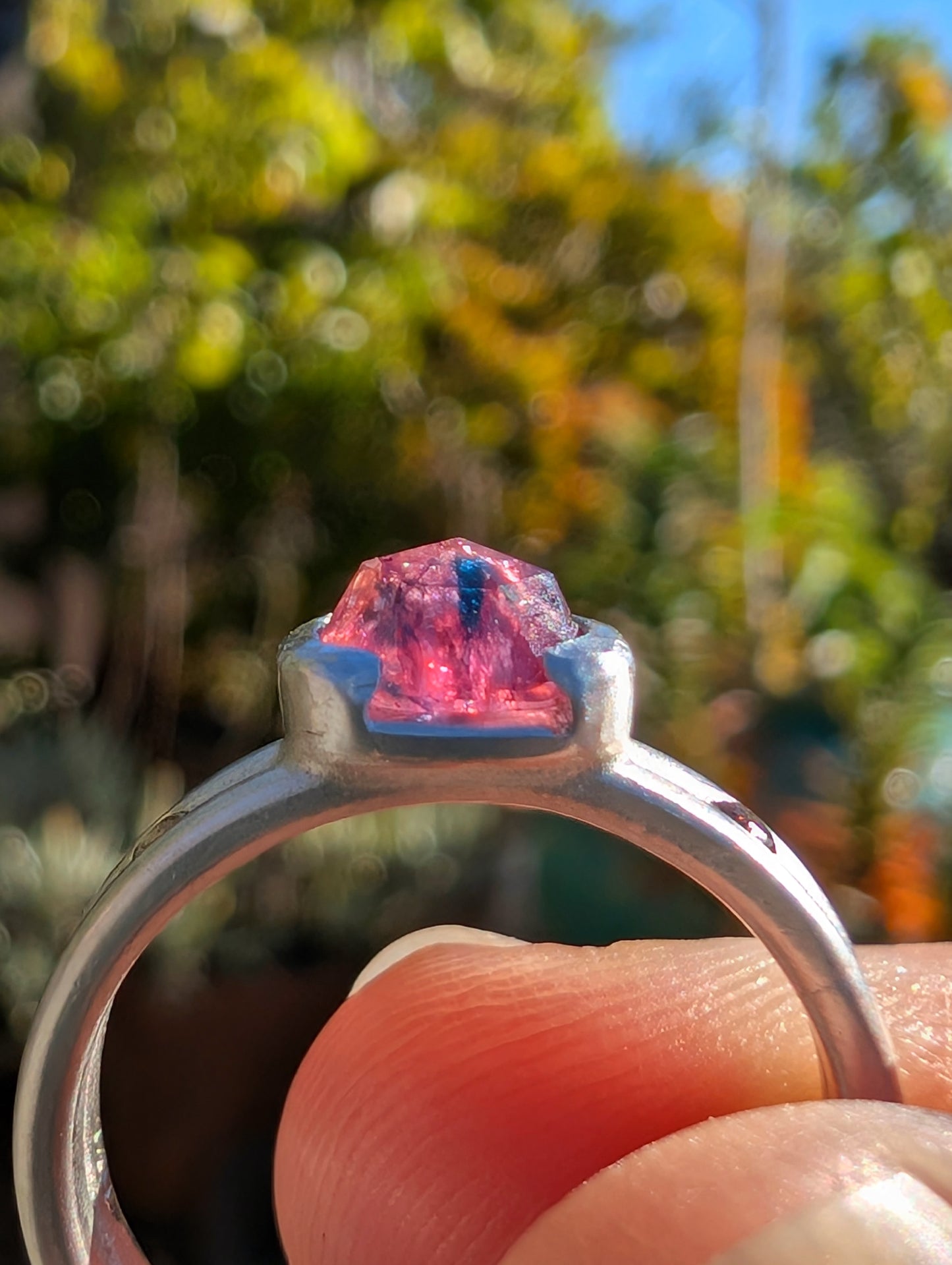 Split Bezel Winza Sapphire Ring with Side Diamonds Size 7.5